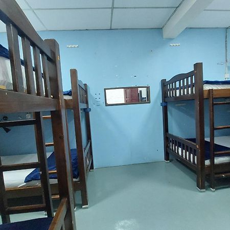 Dz Backpackers Hostel เซมปอร์นา ภายนอก รูปภาพ
