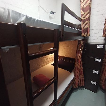 Dz Backpackers Hostel เซมปอร์นา ภายนอก รูปภาพ