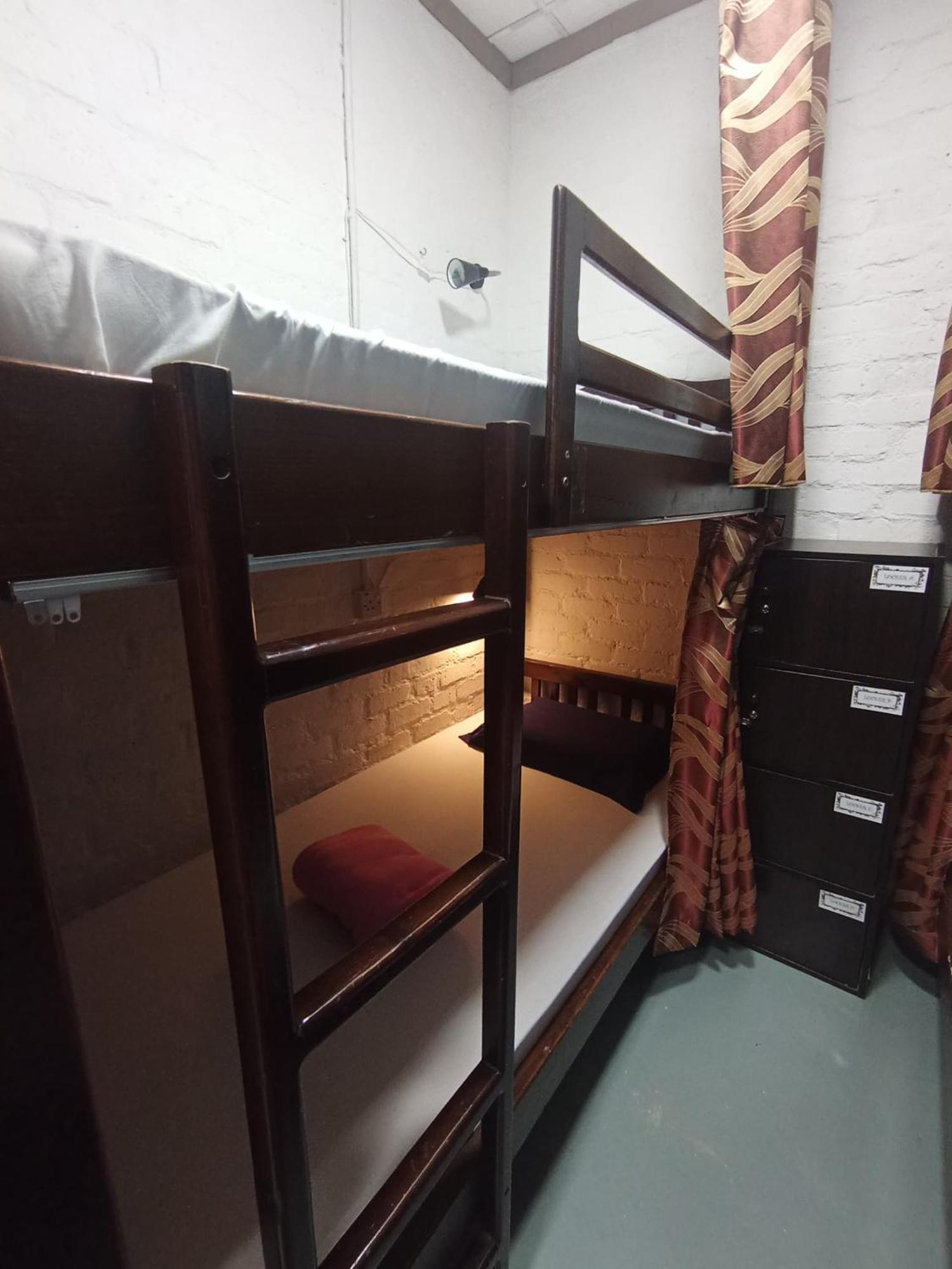 Dz Backpackers Hostel เซมปอร์นา ภายนอก รูปภาพ